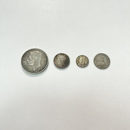 Spagna, quattro monete d’argento: 5 pesetas 1883 M