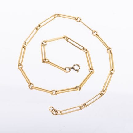 18K yellow gold chain with long links. Width: 4 mm