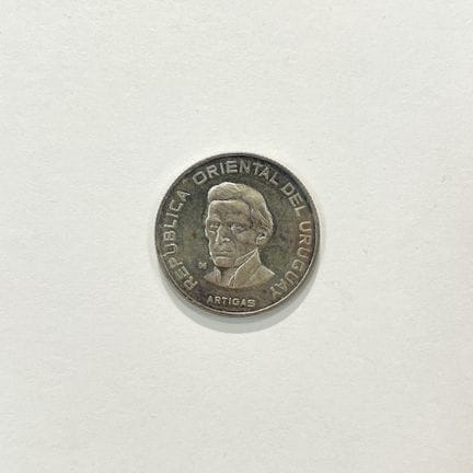 Moneta uruguaiana in argento 900, da 100 pesos, de