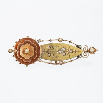 19th-century brooch made of yellow gold, sculpted 
