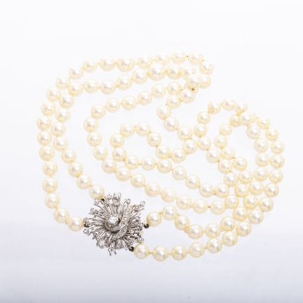 A two-strand necklace of cultured pearls, 7.5 mm i