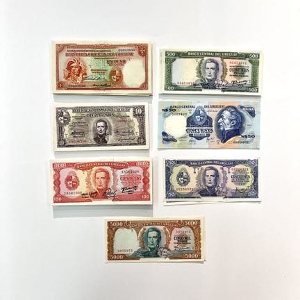 Centottantasei banconote uruguaiane “UNC”, emesse 