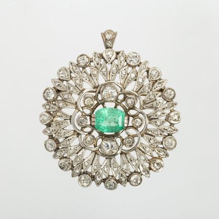 Art Deco pendant brooch in 18K white gold featurin