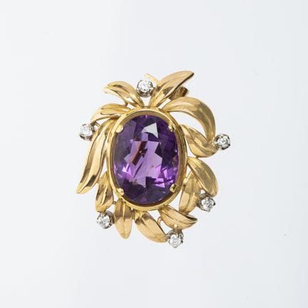 An 18K yellow gold brooch sculpted in the shape of