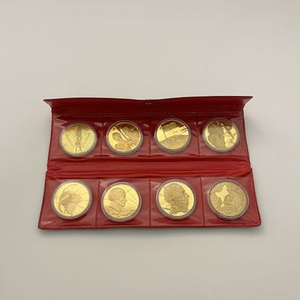 Set di otto medaglie commemorative in bronzo dedic