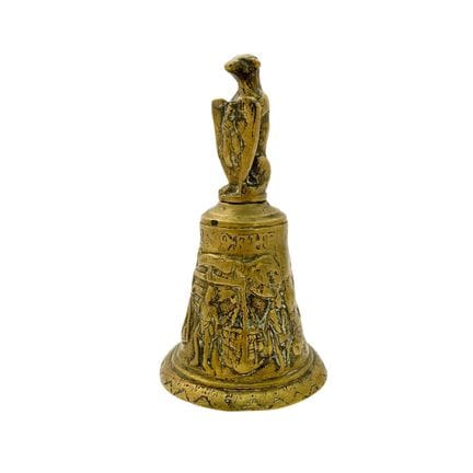 Cloche en bronze coulé, décorée de « personnages »