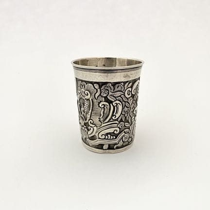 Verre russe en argent ciselé « feuilles, fleurs et