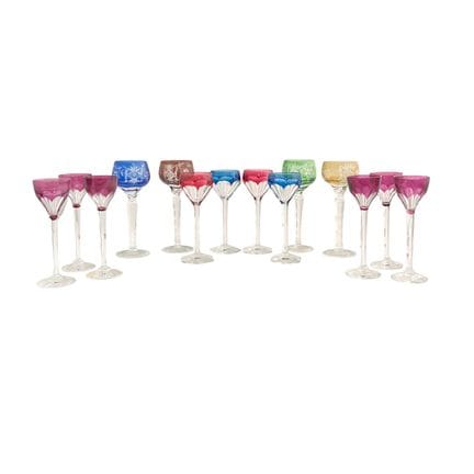 Quatorze verres en cristal de Bohême taillé et fac