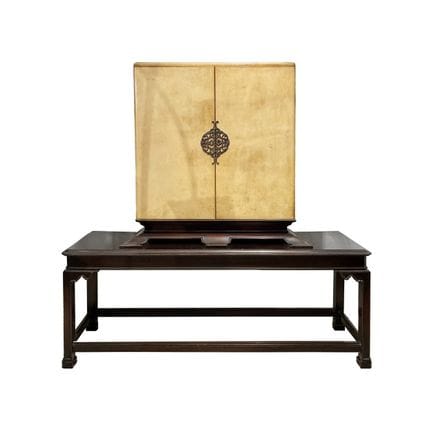 Meuble-bar oriental en bois recouvert de cuir, ave