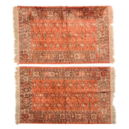 Paire de tapis persans en soie, avec un motif géom