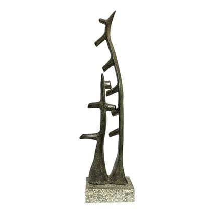 Sculpture en bronze à la patine verte, sur socle e