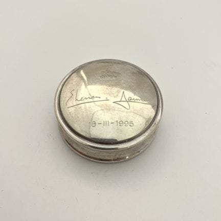 Boîte à pilules en argent commémorant le mariage d