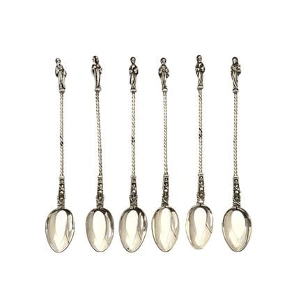 Lot de six cuillères russes en argent ciselé, tour