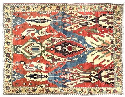 Tapis du Caucase présentant un motif géométrique e