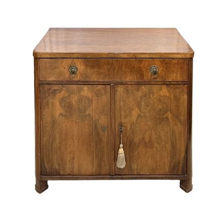 Buffet bas de style Biedermeier plaqué noyer, comp