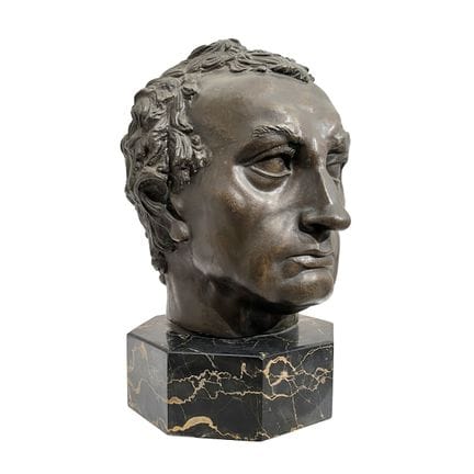 Sculpture en bronze à la patine brune. « Tête de G