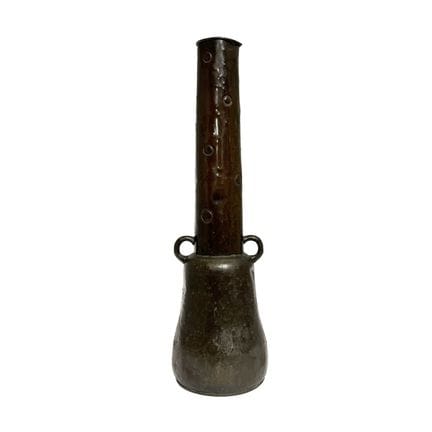 Vase en bronze à la patine foncée, dans le style d