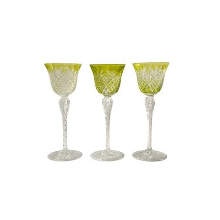 Lot de trois verres en cristal de Bohême taillé et