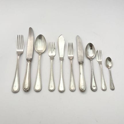 Service de couverts italien en argent. Composé de 