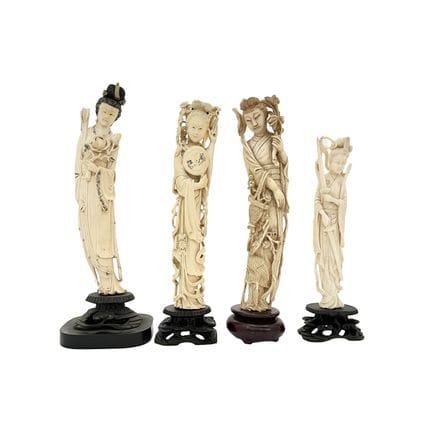 Quatre sculptures asiatiques en ivoire sculpté. « 