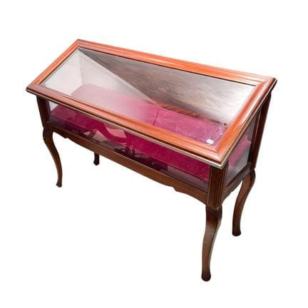 Vitrine horizontale en bois avec couvercle rabatta
