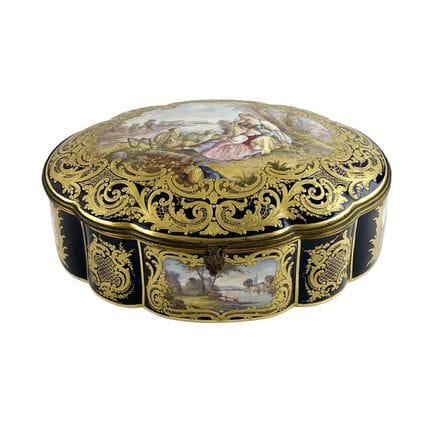 Coffre français ovale du XIXe siècle en porcelaine