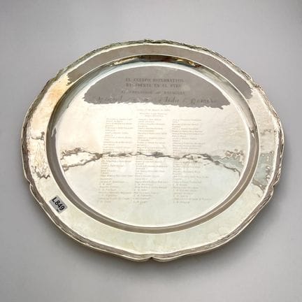 Plateau rond en argent 925, avec un bord ondulé et