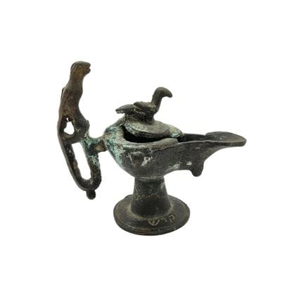 Lampe à huile ou « lucerne » seldjoukide en bronze