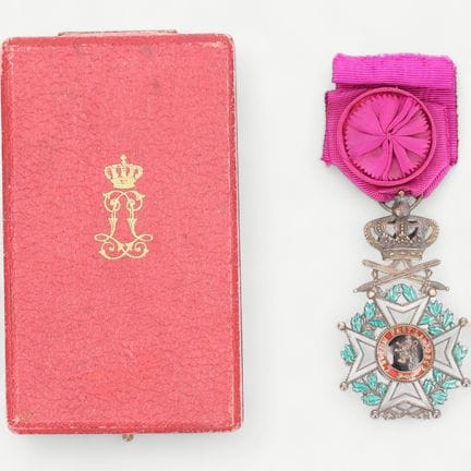 BÉLGICA
ORDEN DE LEOPOLD 
Cruz de oficial con cará