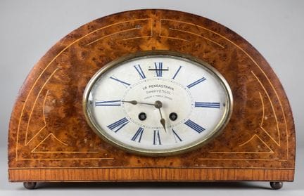 La Pendenstrava
Wood veneer coin-operated wall clo