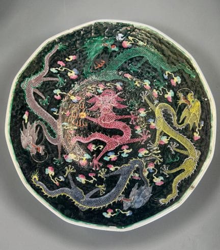 CHINA
Large polychrome glazed porcelain bowl depic