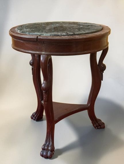 Dreibeiniger Beistelltisch aus Holz und Furnier, r