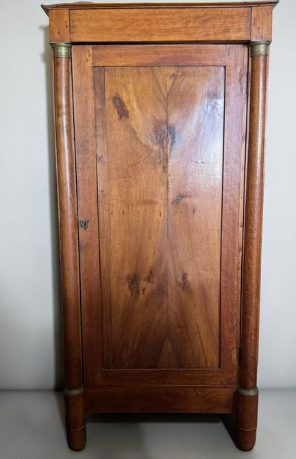 Wooden chest of drawers with a single door flanked