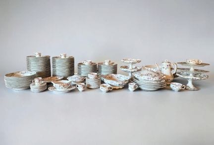 HAVILAND
A large Limoges porcelain serving set dec