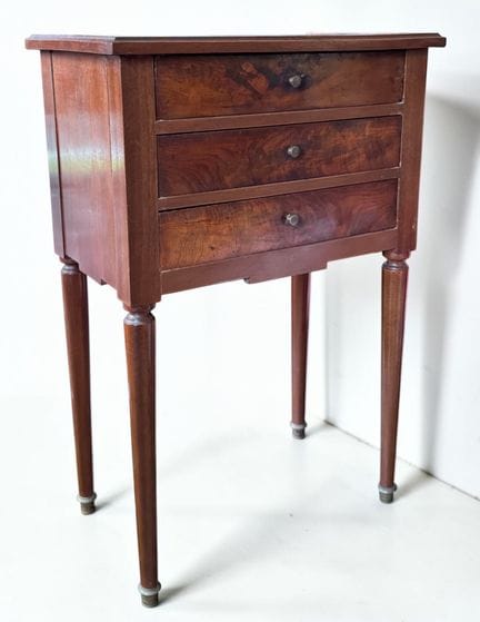 Mahogany and flamed mahogany veneer nightstand wit