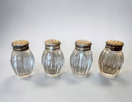 CHRISTOFLE
Four glass and silver salt shakers (800