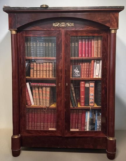 Mahogany and mahogany veneer display bookcase with