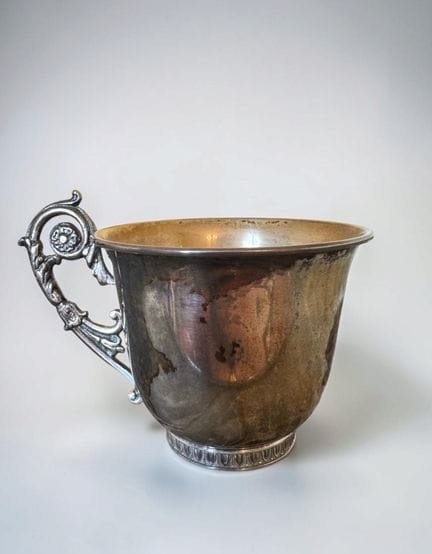 Silver cup (800/1000), with a vermeil interior 
Si