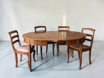 Ovaler Esstisch aus Mahagoni und Mahagoni-Furnier,