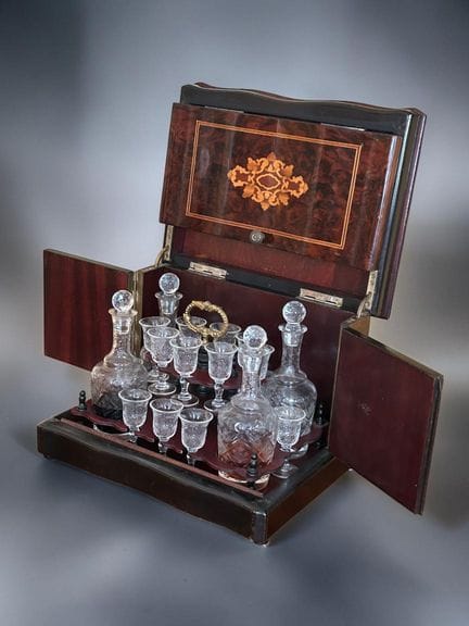 Liqueur cabinet made of burl veneer, amaranth, and