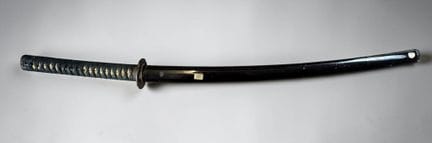 Wakizashi with a shinogi-zukuri blade, gunome-hamo