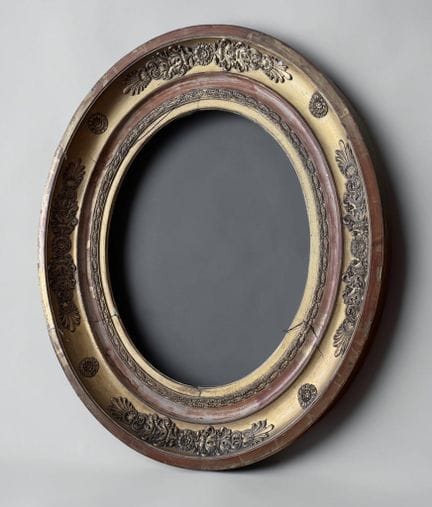 Oval mirror made of wood and gilded stucco, decora