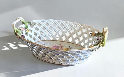 MEISSEN
Lattice-work porcelain basket with floral 