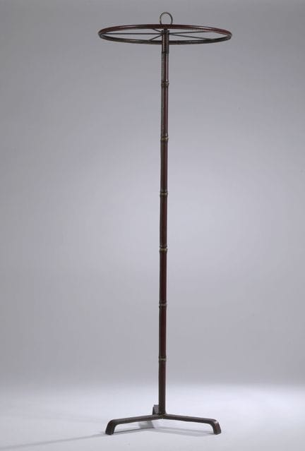 雅克·阿德内（1900 - 1984）
1940年代作品
衣帽架
金属框架，表面包裹马鞍缝制工艺的皮