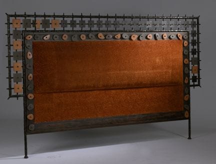 伊丽莎白·加鲁斯特（1949年出生）与马蒂亚·博内蒂（1953年出生）
经做旧处理的锻铁、橡木和陶土