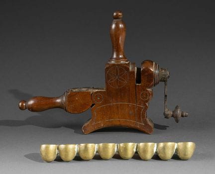 Strumento in legno con manovella (un attrezzo per 