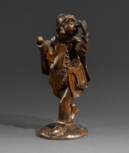 Figura grottesca 
In legno tinto e verniciato. Scu