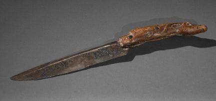 Bellissimo coltello da caccia, con il manico scolp