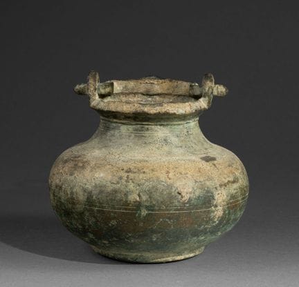 Vaso per l'acqua detto «lota» 
In ottone patinato.