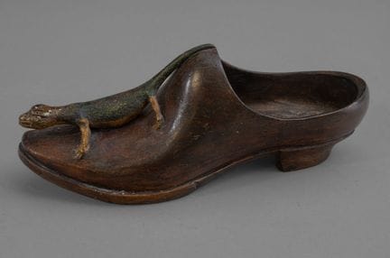 * Zoccolo da uomo
In legno, monossilo, scolpito e 